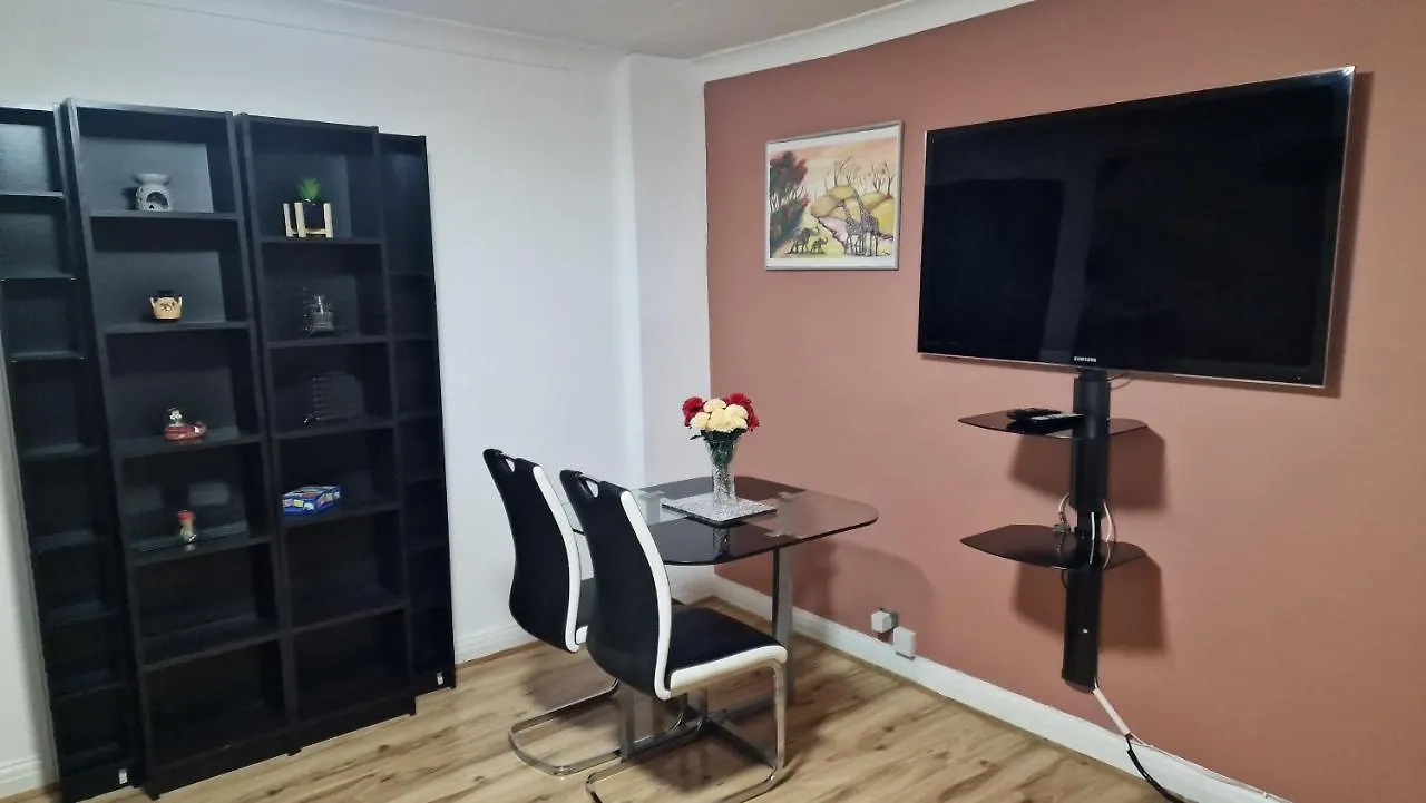 Holiday home Comfortable 2 Bedroom House With Free Parking And Great Transport Links Dagenham