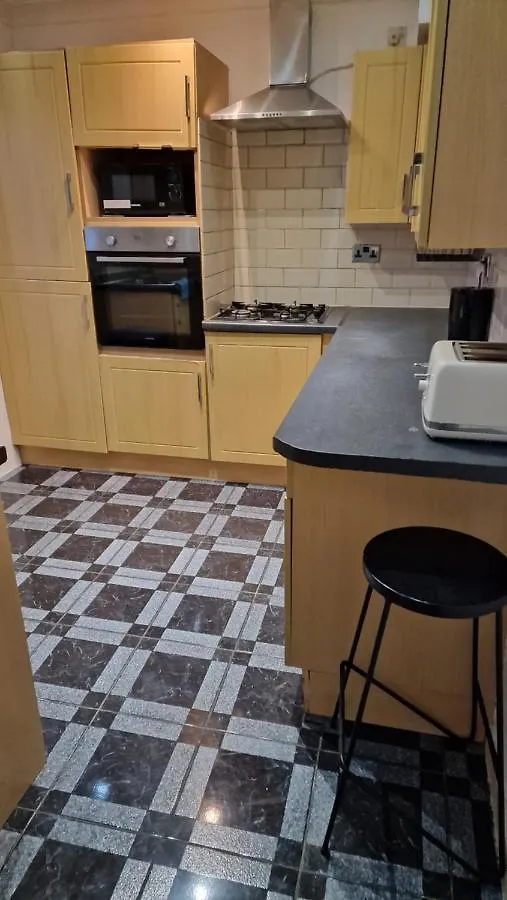 Comfortable 2 Bedroom House With Free Parking And Great Transport Links Dagenham Holiday home