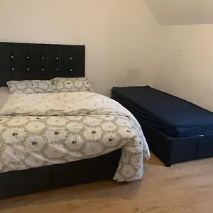 Bed & Breakfast At Apex House, Dagenham