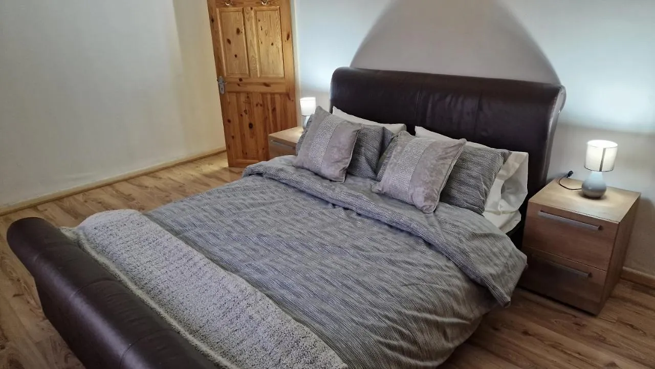 Comfortable 2 Bedroom House With Free Parking And Great Transport Links Dagenham